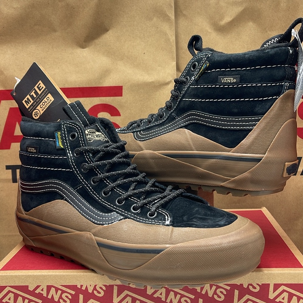 Vans Women’s Sk8-Hi Dip Mte-2
Black/Gum
VN0009QKB9M
Boots Cold Weather Sneakers